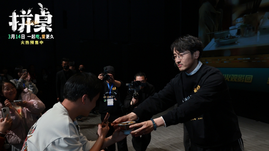 主创亮相电影《拼桌》上海首映礼及路演 直面内心引发共鸣获观众盛赞