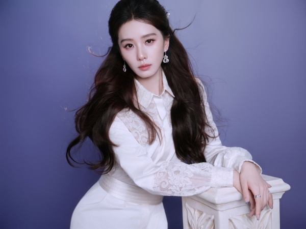 刘诗诗两天两城四套造型美出圈！真正行走的衣架